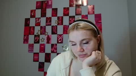 Snapshot of leyla_le chatting on 11-10-25, 07:07 Leyla online show from 11-10-25, 07:07