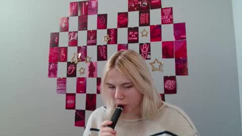 Snapshot of leyla_le chatting on 11-14-25, 07:07 Leyla online show from 11-14-25, 07:07