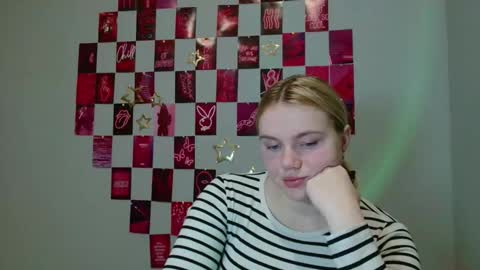 Snapshot of leyla_le chatting on 11-20-25, 07:08 Leyla online show from 11-20-25, 07:08