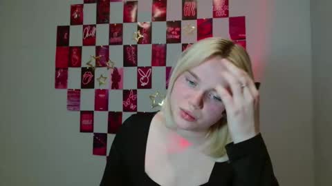 Snapshot of leyla_le chatting on 11-21-25, 06:06 Leyla online show from 11-21-25, 06:06