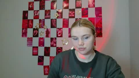 Snapshot of leyla_le chatting on 11-24-25, 07:52 Leyla online show from 11-24-25, 07:52