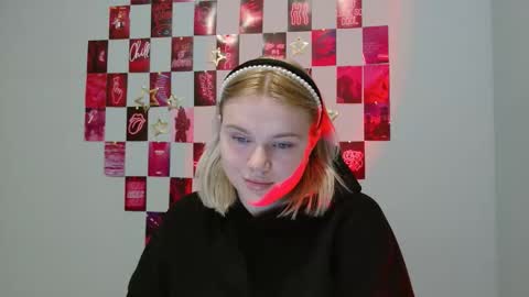 Snapshot of leyla_le chatting on 11-27-25, 07:32 Leyla online show from 11-27-25, 07:32