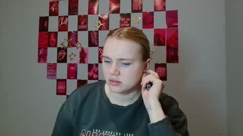 Snapshot of leyla_le chatting on 12-05-25, 07:06 Leyla online show from 12-05-25, 07:06