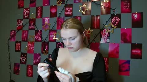 Snapshot of leyla_le chatting on 12-15-25, 07:01 Leyla online show from 12-15-25, 07:01