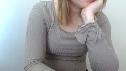 Snapshot of leyla_le chatting on 05-11-26, 05:35 Leyla online show from 05-11-26, 05:35