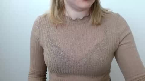 Snapshot of leyla_le chatting on 05-16-26, 06:10 Leyla online show from 05-16-26, 06:10