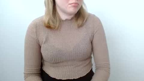 Snapshot of leyla_le chatting on 05-16-26, 10:36 Leyla online show from 05-16-26, 10:36