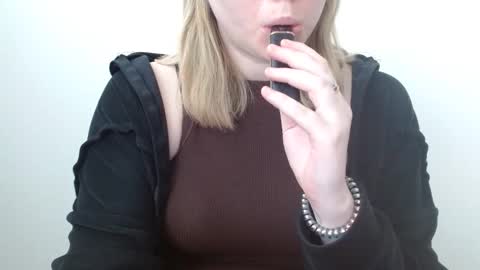 Snapshot of leyla_le chatting on 05-20-26, 07:03 Leyla online show from 05-20-26, 07:03