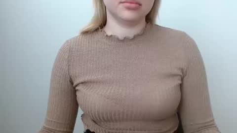 Snapshot of leyla_le chatting on 05-25-26, 06:19 Leyla online show from 05-25-26, 06:19