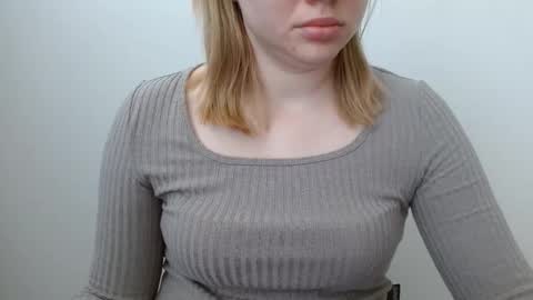 Snapshot of leyla_le chatting on 05-26-26, 05:47 Leyla online show from 05-26-26, 05:47