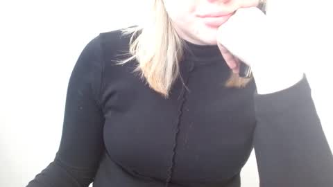 Snapshot of leyla_le chatting on 05-30-26, 06:32 Leyla online show from 05-30-26, 06:32