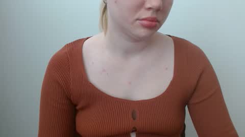 Snapshot of leyla_le chatting on 06-04-26, 06:19 Leyla online show from 06-04-26, 06:19