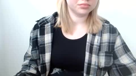 Snapshot of leyla_le chatting on 06-05-26, 06:20 Leyla online show from 06-05-26, 06:20