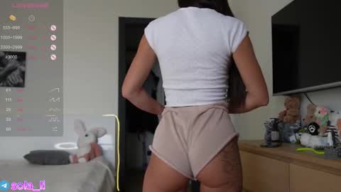 Snapshot of leyla_ly chatting on 10-16-25, 04:02 Leyla ly Ill be here Tuesday Thursday Friday Saturday Sunday online show from 10-16-25, 04:02