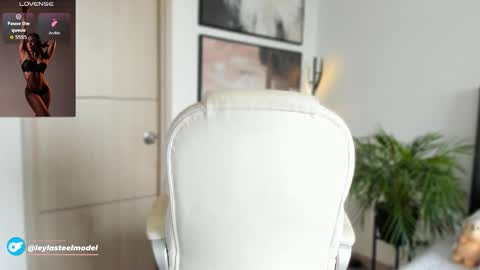 Snapshot of leyla_steel chatting on 09-11-25, 06:30 INSTA leylasteel model         online show from 09-11-25, 06:30