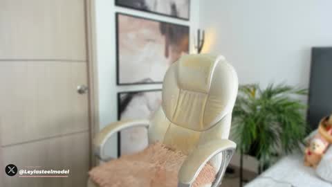 Snapshot of leyla_steel chatting on 09-19-25, 08:53 INSTA leylasteel model         online show from 09-19-25, 08:53