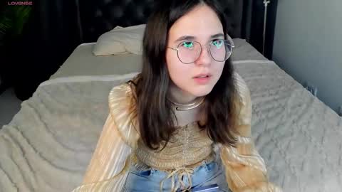 Snapshot of leylamirage chatting on 03-12-26, 12:22 leylamirage online show from 03-12-26, 12:22