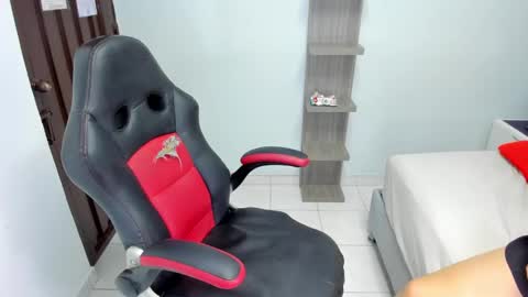 Snapshot of leynabraun chatting on 12-19-24, 05:40   online show from 12-19-24, 05:40
