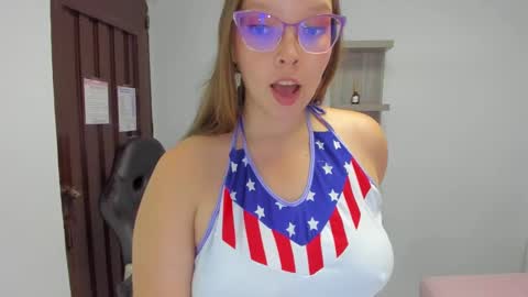 Snapshot of leynabraun chatting on 01-11-25, 03:52   online show from 01-11-25, 03:52