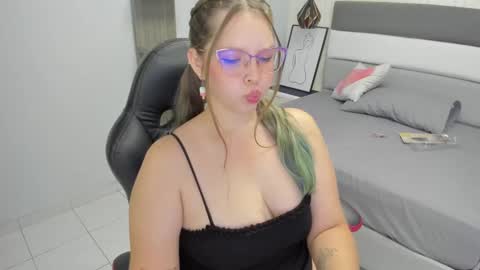 Snapshot of leynabraun chatting on 03-04-25, 03:59   online show from 03-04-25, 03:59