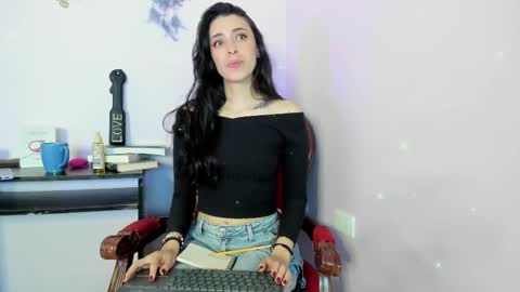 Snapshot of leynamadrigal chatting on 02-24-25, 08:58 Leyna online show from 02-24-25, 08:58