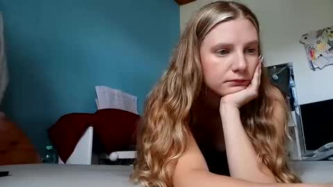 lia06_ online show from 09-15-25, 01:55