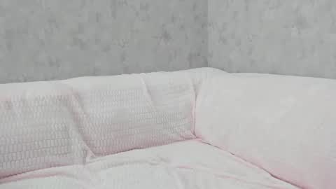 Snapshot of lia1243756 chatting on 12-21-25, 07:15 LEANNAA online show from 12-21-25, 07:15