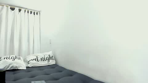 Snapshot of lia_and_felipe chatting on 12-28-24, 11:05 Lia y Felipe --  online show from 12-28-24, 11:05