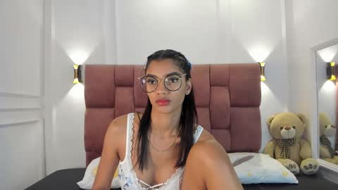 Snapshot of lia_girl2 chatting on 01-11-25, 05:20 Lia online show from 01-11-25, 05:20