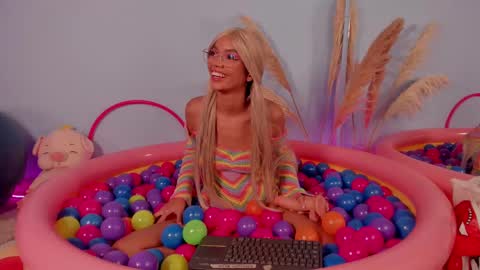 Snapshot of lia_girl2 chatting on 03-07-25, 03:51 Lia online show from 03-07-25, 03:51