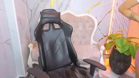 lia online show from 04-16-26, 07:58