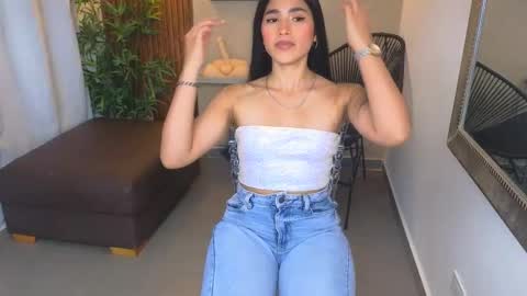 Snapshot of lia_mar_ chatting on 10-16-25, 06:42 LIA online show from 10-16-25, 06:42