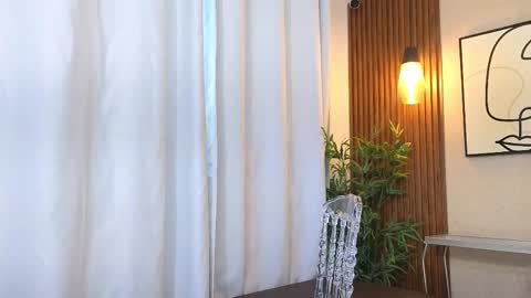 Snapshot of lia_mar_ chatting on 10-27-25, 06:45 LIA online show from 10-27-25, 06:45