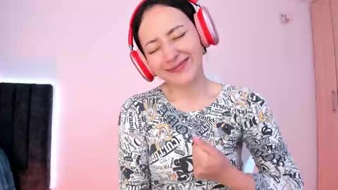 Little Queen Lia  online show from 01-18-25, 11:55