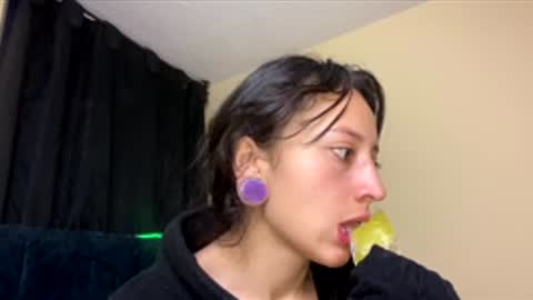 Little Queen Lia  online show from 02-11-26, 11:32