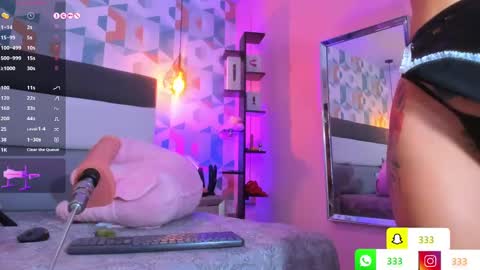 Snapshot of lia_roux1 chatting on 01-24-25, 04:05 Camila online show from 01-24-25, 04:05