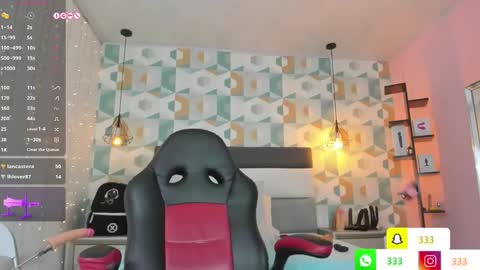 Snapshot of lia_roux1 chatting on 02-13-25, 05:48 Camila online show from 02-13-25, 05:48