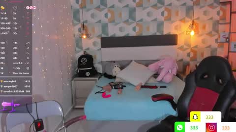 Snapshot of lia_roux1 chatting on 02-24-25, 05:54 Camila online show from 02-24-25, 05:54