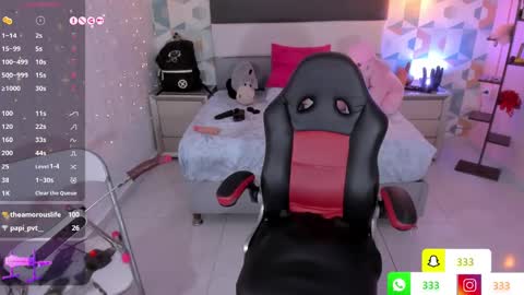 Snapshot of lia_roux1 chatting on 03-08-25, 06:10 Camila online show from 03-08-25, 06:10