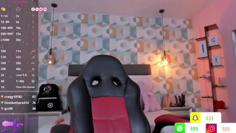 Snapshot of lia_roux1 chatting on 03-10-25, 08:59 Camila online show from 03-10-25, 08:59