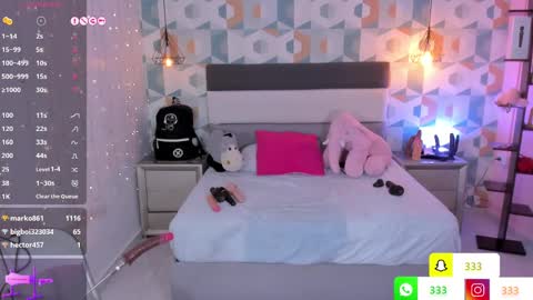 Snapshot of lia_roux1 chatting on 03-12-25, 01:47 Camila online show from 03-12-25, 01:47