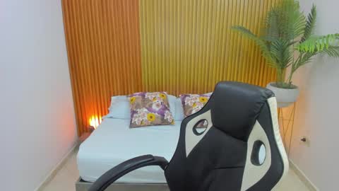 Snapshot of lia_sexx19 chatting on 02-23-25, 02:07 Lia  online show from 02-23-25, 02:07