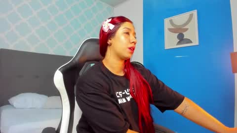 Snapshot of lia_violetta chatting on 12-15-25, 07:29 lia_violetta online show from 12-15-25, 07:29