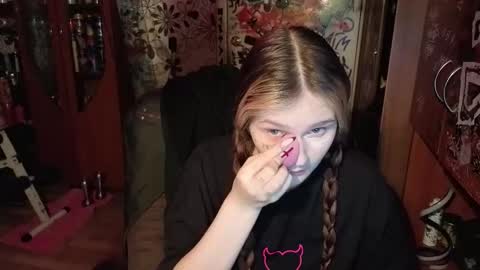 liaaa_li online show from 10-21-25, 08:20