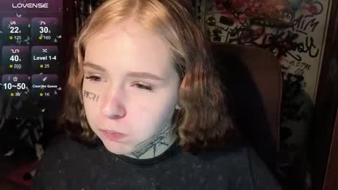 liaaa_li online show from 10-28-25, 04:42