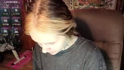 liaaa_li online show from 10-31-25, 05:36