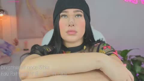 Lia Cox online show from 09-13-25, 03:17