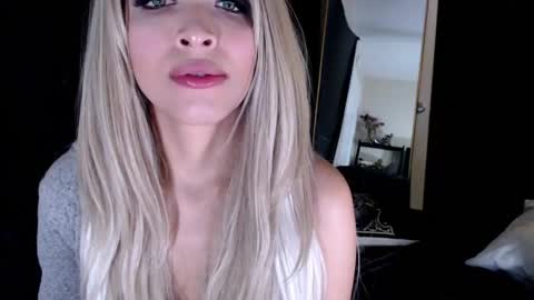 Lia Divina online show from 02-08-25, 10:18