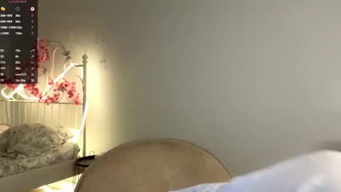 Lia  online show from 10-14-25, 09:43