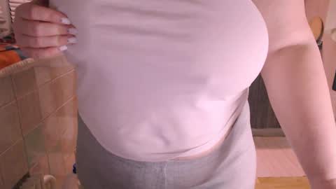 miss Lia  colection for travel online show from 12-19-24, 10:21